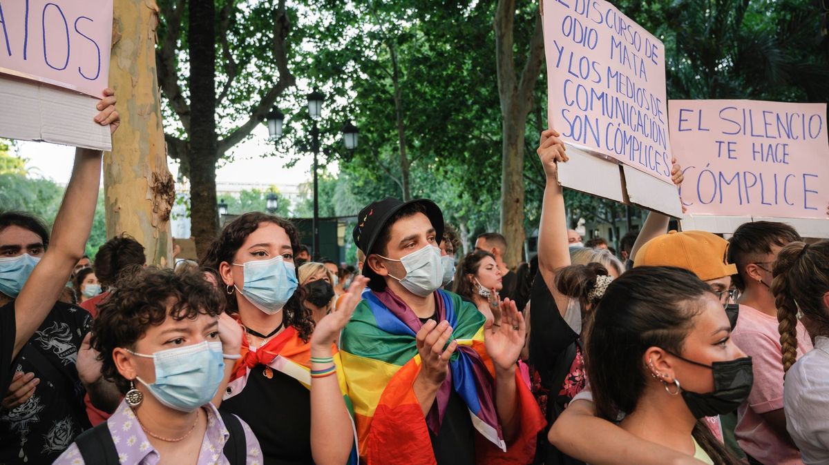 „Vaše homofobie nás zabíjí,“ skandují Španělé po vraždě 24letého gaye